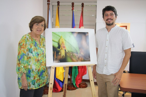 Salud entrega reconocimiento a la nominada al Nobel Nubia Mu&ntilde;oz