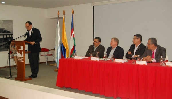 Misi&oacute;n de sabios sesiona en Univalle