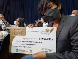 John Alexander Toro, el estudiante ganador de un premio Jorge Isaacs 2021 con una novela que guard&oacute; por m&aacute;s de cinco a&ntilde;os