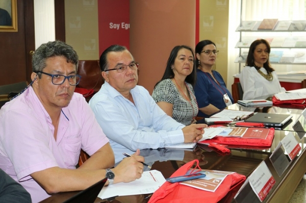 Pares acad&eacute;micos visitan programas de Salud