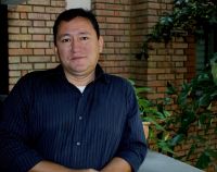 Condecorado por gobierno franc&eacute;s