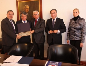 Rector de la Universidad del Valle fue distinguido, por su labor como presidente de ASCUN