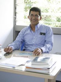 Docente recibe Medalla al M&eacute;rito Acad&eacute;mico