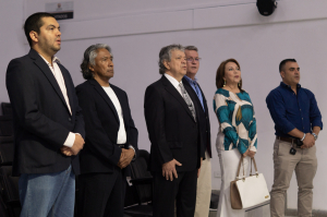 Egresados reciben medalla al m&eacute;rito civil