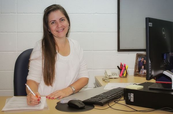 Profesora obtiene m&aacute;xima calificaci&oacute;n en sustentaci&oacute;n doctoral