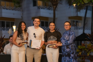 Egresadas premiadas por el Consejo Profesional de Ingenier&iacute;a Qu&iacute;mica