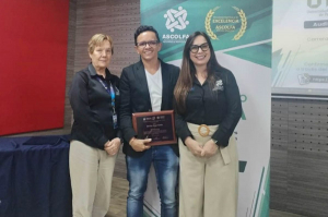 Profesor recibi&oacute; el reconocimiento "Maestro Investigador 2026"