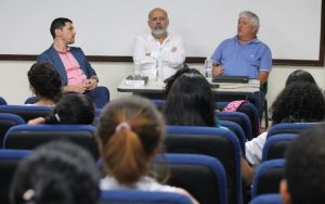 Juan Jos&eacute; Hoyos y la pasi&oacute;n de narrar