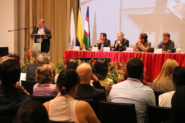 El proceso de paz debe estar encaminado a cambiar la vida de la gente