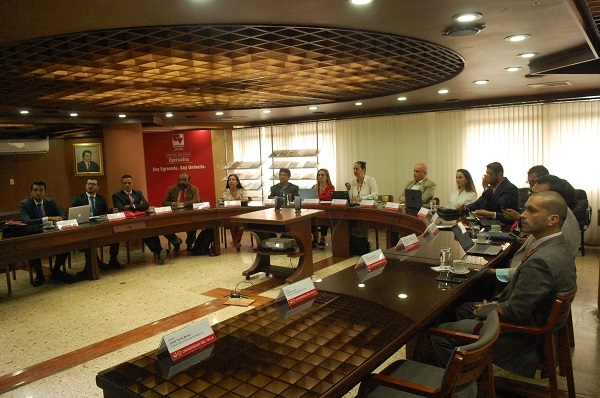 Especializaci&oacute;n en Urolog&iacute;a recibe a pares acad&eacute;micos