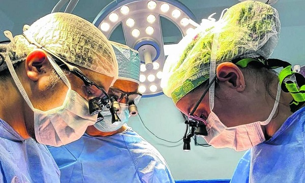 Una m&eacute;dica cale&ntilde;a es pionera en implantes de coraz&oacute;n a adultos