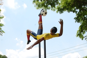 Univalle inaugura monumento al deporte