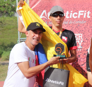 Docente, &uacute;nico colombiano en la ultramarat&oacute;n de Brasil