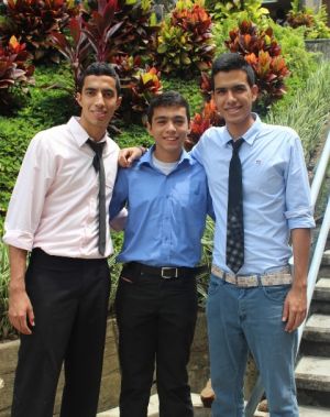 Ganadores de reto en simulaci&oacute;n de negocios