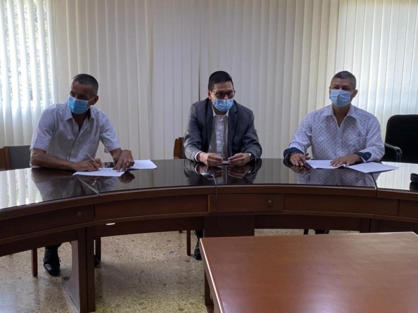 Direcci&oacute;n Universitaria firman acuerdo con Sintraunal