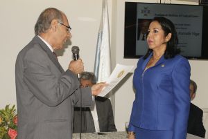 Tom&oacute; posesi&oacute;n como presidenta de Academia de Medicina