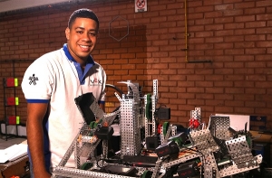 Integrante de proyecto TIP, a competencia de rob&oacute;tica en USA