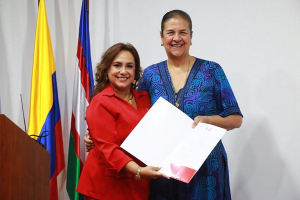 Univalle entreg&oacute; distinci&oacute;n a la profesora jubilada Claudia Santamar&iacute;a de Herrera