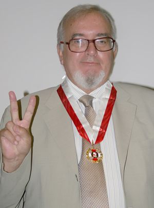 Acad&eacute;mico y maestro universitario Alain Chanlat recibe Doctorado Honoris Causa