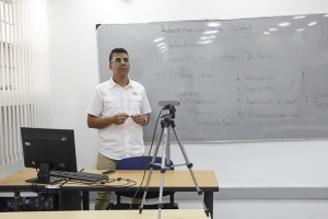 Dotaci&oacute;n tecnol&oacute;gica en aulas de la Facultad de Administraci&oacute;n