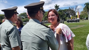 Profesora recibe Medalla de Honor al M&eacute;rito