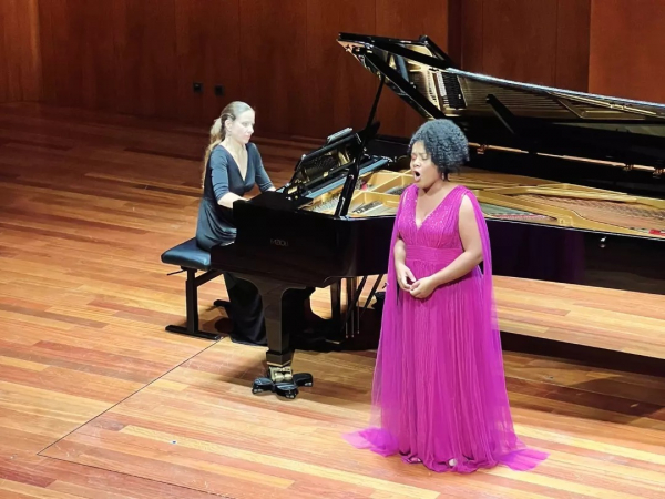 Egresada de M&uacute;sica recibe reconocimiento internacional