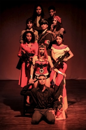 Raspando la Cruz, estreno teatral del dramaturgo argentino Rafael Spregelburd