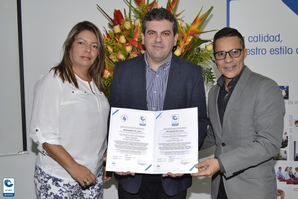 ICONTEC entrega certificados a la Universidad