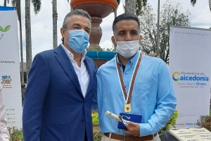 Egresado univalluno recibe &lsquo;Medalla Caicedonia al M&eacute;rito C&iacute;vico&rsquo;