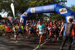 Carrera Atl&eacute;tica Universitaria dio la bienvenida al Mundial Sub 20 de Atletismo