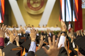 Univalle grad&uacute;a a 657 estudiantes de sus sedes regionales