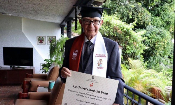La historia de un cale&ntilde;o ejemplar: a los 89 a&ntilde;os recibe grado de maestr&iacute;a en Univalle