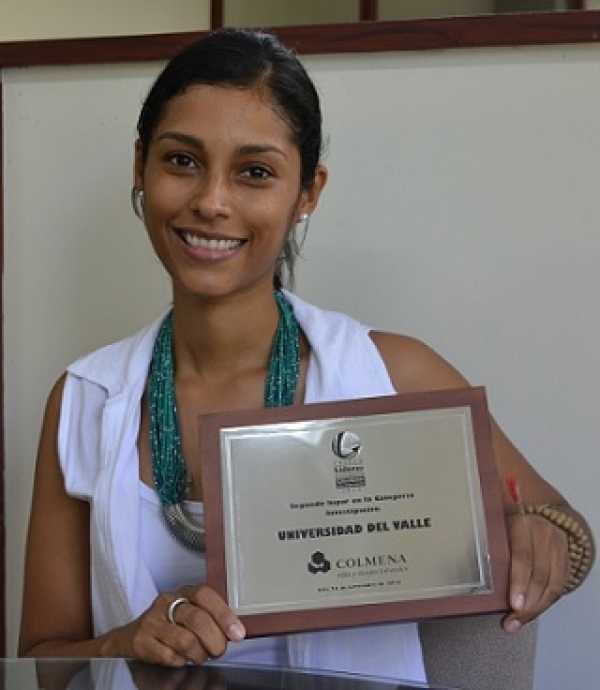 Egresada de la Maestr&iacute;a en Psicolog&iacute;a recibe premio de investigaci&oacute;n