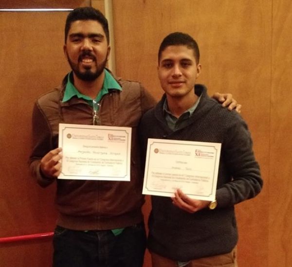 Estudiantes premiados en Congreso Internacional