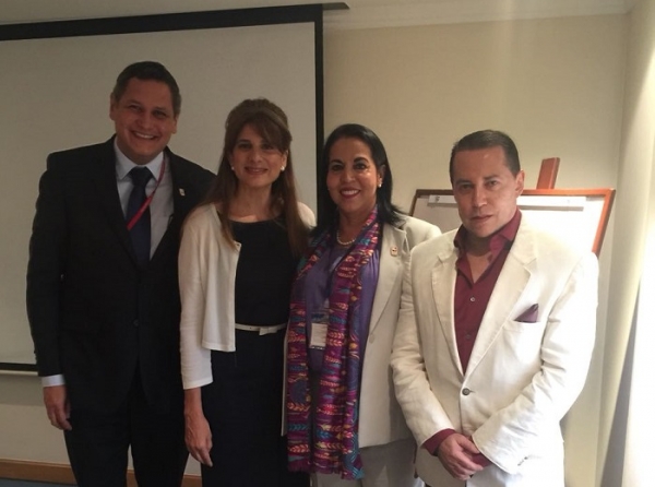 Reuni&oacute;n de directivas de Univalle con la Princesa Diana Mired de Jordania