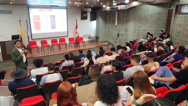 Estudiantes conocieron detalles del Plan de Desarrollo