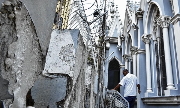 Deterioro, el grave 'pecado' que se apodera de La Ermita