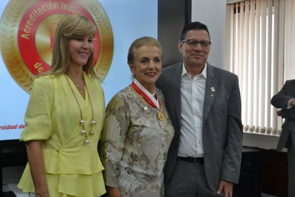 Amparo Sinisterra de Carvajal, toda una vida de trabajo por al Cultura