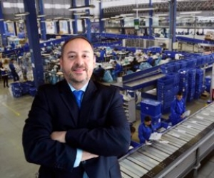 Egresado de econom&iacute;a, nuevo gerente de 4-72