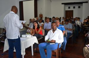 Mesas y expedici&oacute;n para la paz