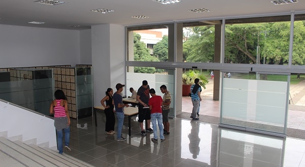 Adecuaci&oacute;n de la entrada principal de la Biblioteca