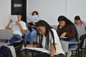 Universidad del Valle certificar&aacute; a beneficiarios de Todas y Todos a Estudiar