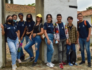 J&oacute;venes de Todas y Todos a Estudiar recorrieron el Centro Hist&oacute;rico