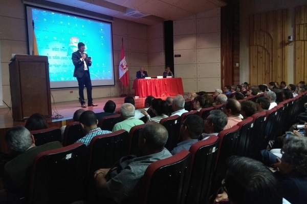 Rector Edgar Varela convoca claustro profesoral y explica situaci&oacute;n financiera de la Universidad