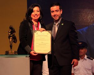 Premiada como mejor dirigente deportiva