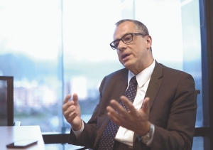 Consejo Superior entreg&oacute; reconocimiento al Viceministro de Conocimiento, Innovaci&oacute;n y Productividad