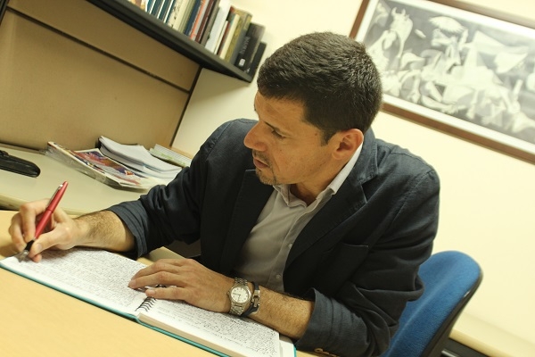 &ldquo;Escribir literatura, demanda coraje&rdquo; Alejandro L&oacute;pez