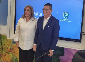 Consejo Superior le entrega reconocimiento al rector Edgar Varela