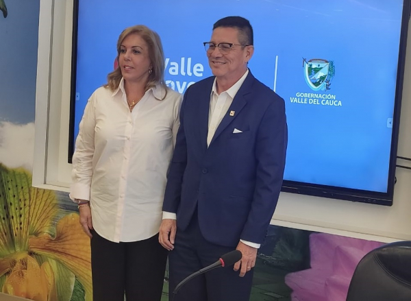 Consejo Superior le entrega reconocimiento al rector Edgar Varela