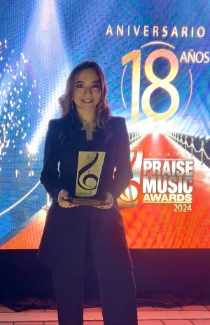 Egresada es reconocida como dise&ntilde;adora del a&ntilde;o en evento internacional